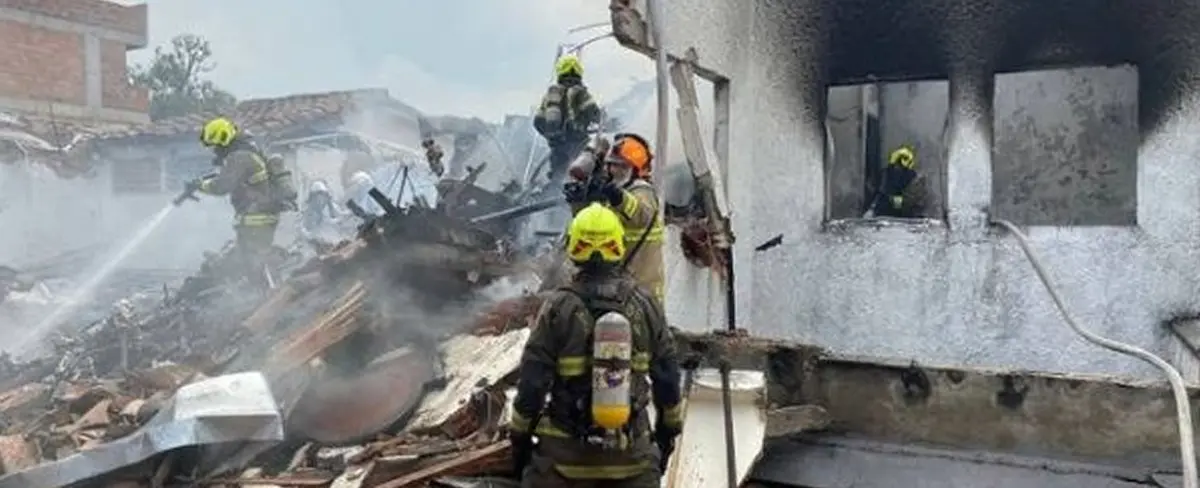 Mueren ocho personas tras caída de avioneta en Colombia