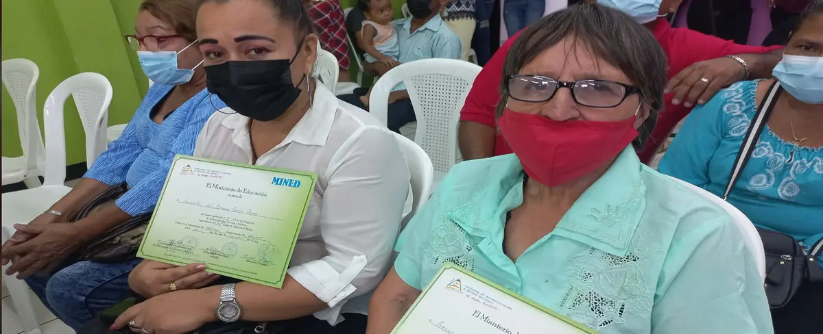 Mined promociona de primaria a más de 100 adultos mayores