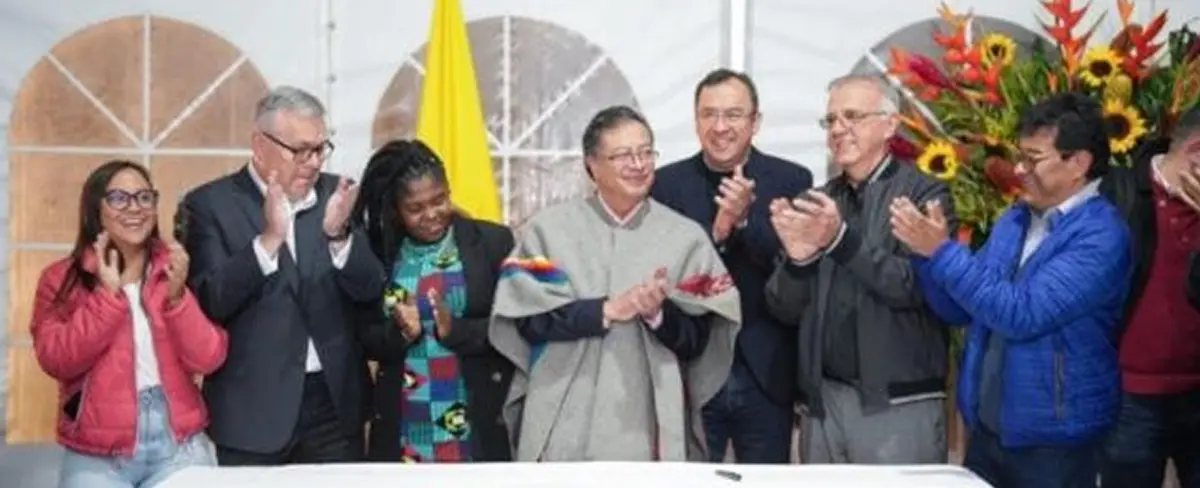 Presidente de Colombia sanciona Ley de Paz Total