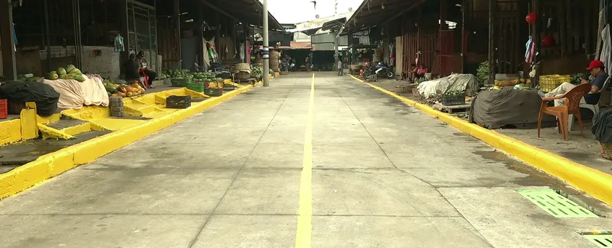 Inauguran 11 cuadras de concreto hidráulico en el mercado Mayoreo