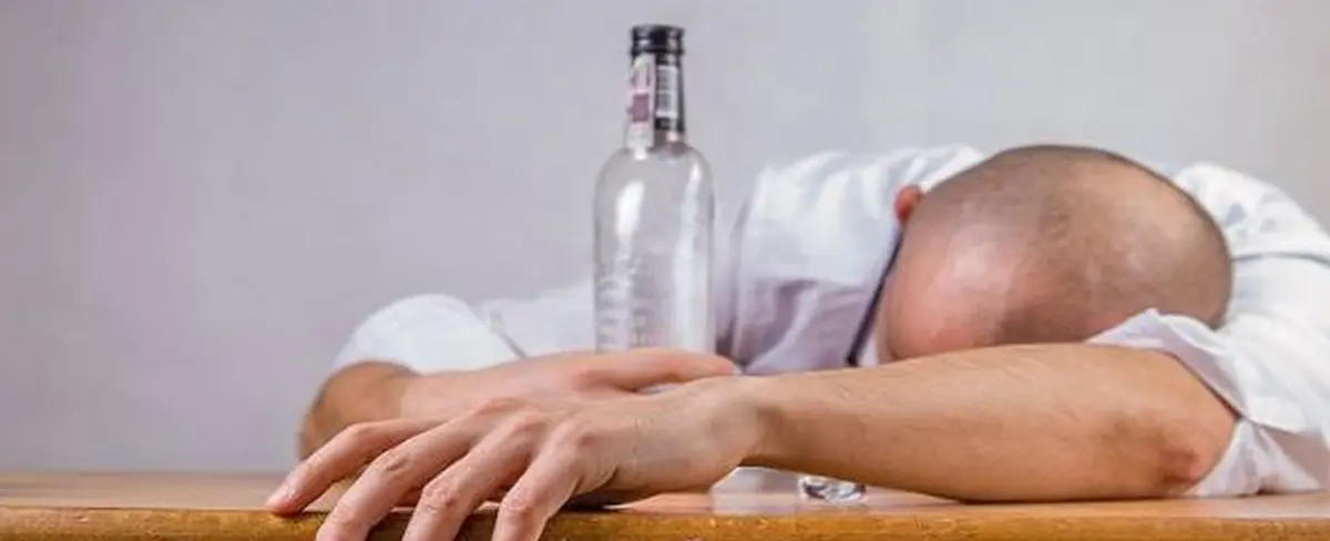 Suman 28 muertos por intoxicación con alcohol adulterado en Ecuador