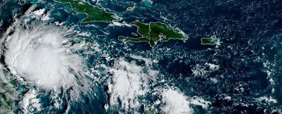 <a>Nicole se debilita a tormenta tropical al tocar Florida, EE.UU.</a>