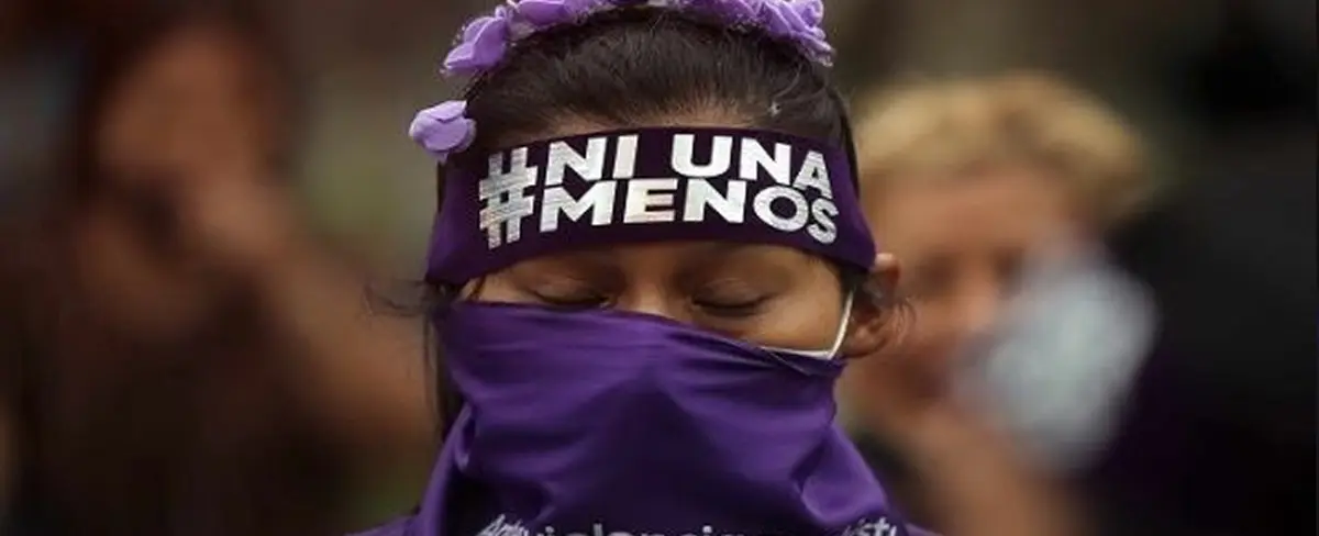 Miles de peruanas marchan contra la violencia de género