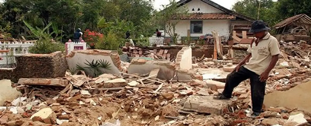 Cifra de muertos por sismo en Indonesia asciende a 318