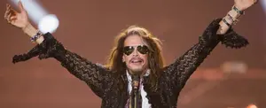 Demandan a Steven Tyler por abuso sexual a una menor