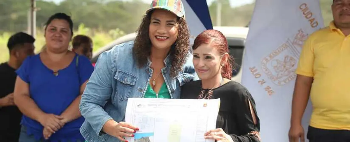 Entregan 300 lotes del Programa Bismarck Martínez en Villa Esperanza