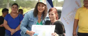 Entregan 300 lotes del Programa Bismarck Martínez en Villa Esperanza