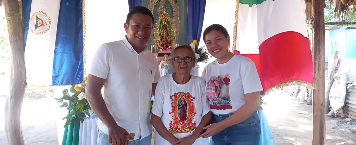 Familia tradicionalista celebra a la Virgen de Guadalupe en Chinandega
