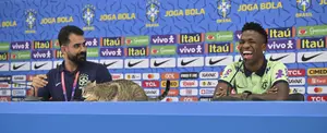 Gato se cuela en rueda de prensa de la Selección de Brasil
