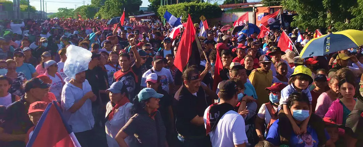 Miles de sandinistas recorren las calles de Managua