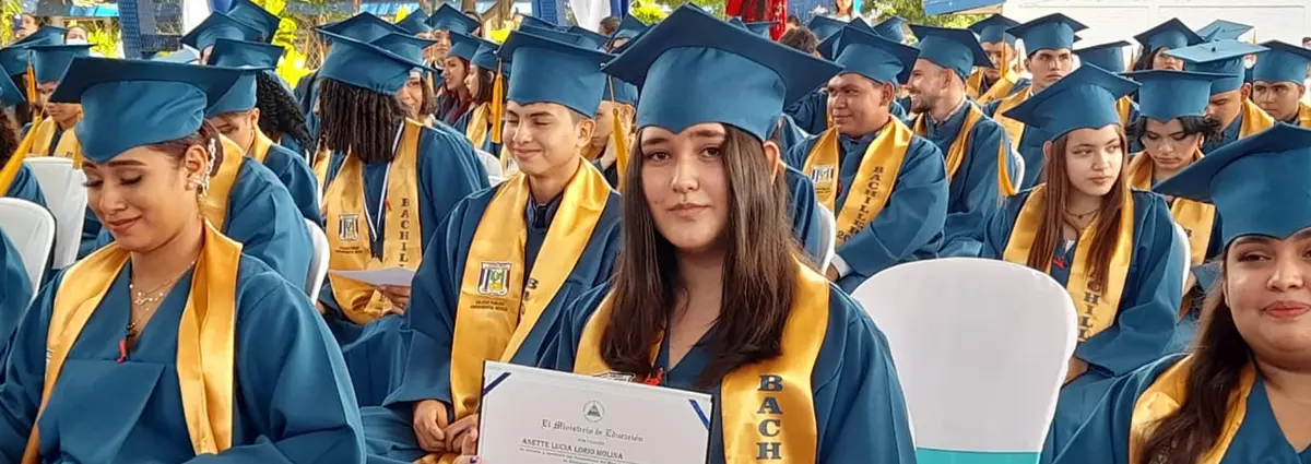 Promoción de bachilleres en el Instituto Experimental México
