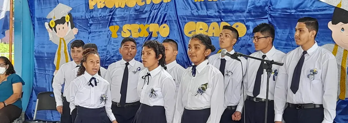 Escuela Melania Morales celebra promoción para niños y niñas