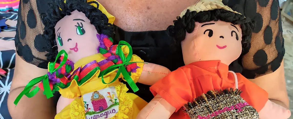 Elaboración de muñecas artesanales, negocio rentable en Masaya