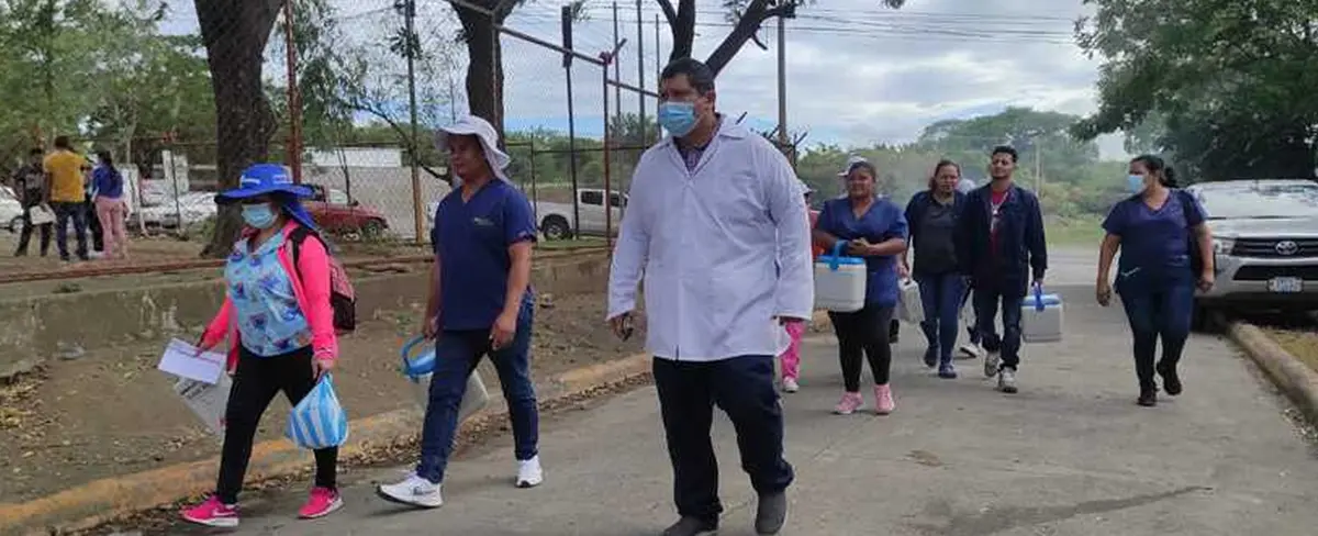 Familias de Tipitapa se vacunan contra el Covid-19 en vísperas de navidad