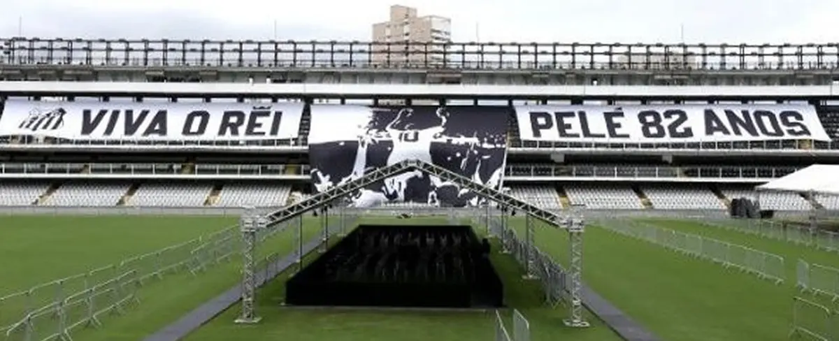 Brasileños dan último adiós a Pelé con un velorio de 24 horas
