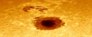 Peligrosa mancha solar se dispara y golpea la Tierra con potente erupción