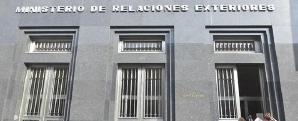 Presidenta designada de Perú retira a su embajador en Honduras
