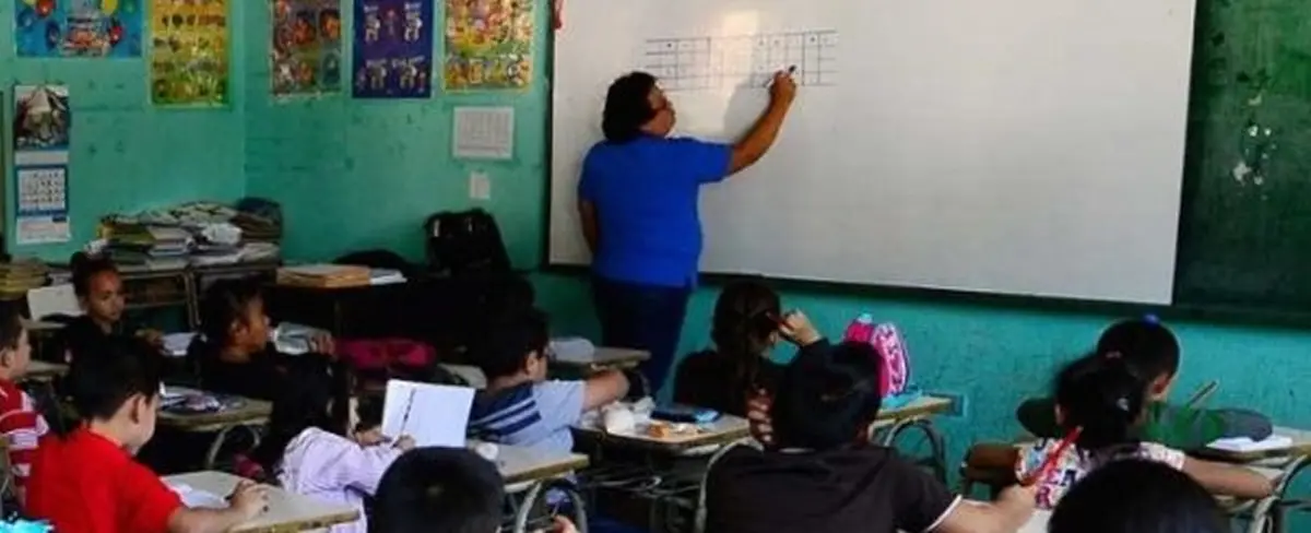 Sindicatos salvadoreños denuncian despidos injustificados de maestros