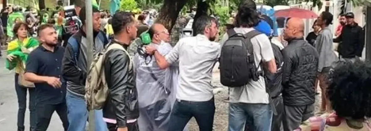 <a>Investigan violencia de bolsonaristas contra periodistas en Brasil</a>