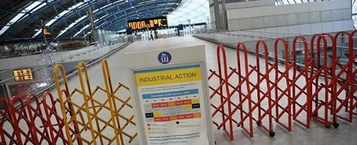 Trabajadores ferroviarios reanudan huelga en Reino Unido