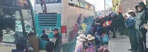 Sigue movilización hacia Lima para protestar contra presidenta de Perú