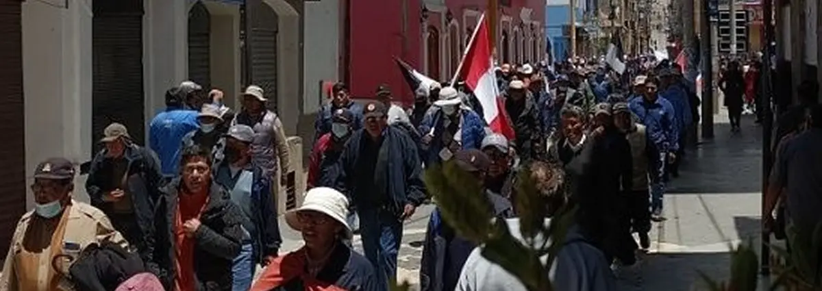 Continúan movilizaciones para exigir renuncia de la presidenta peruana