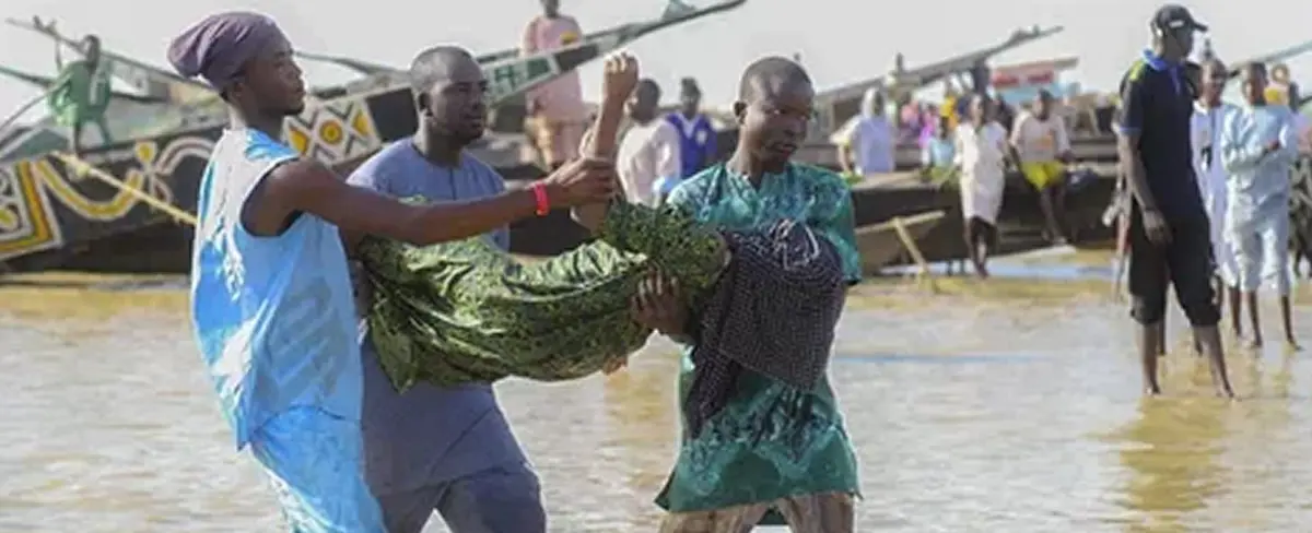 Al menos diez muertos dejó el naufragio en río de Nigeria