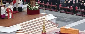 Papa Francisco encabeza misa por el funeral de Benedicto XVI