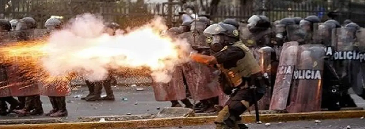 Perú: Policía reprime a manifestantes opuestos al Gobierno de Dina Boluarte