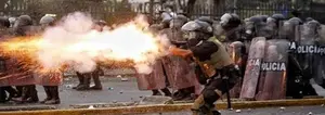 Perú: Policía reprime a manifestantes opuestos al Gobierno de Dina Boluarte