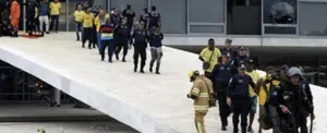 Dictaminan prisión preventiva para 942 bolsonaristas en Brasil