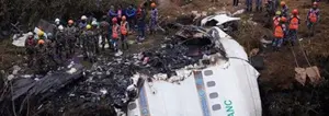Recuperan nuevos cuerpos tras accidente de avión en Nepal