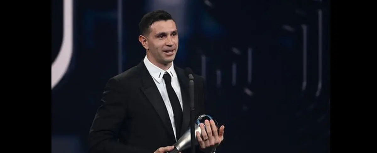 Emiliano "Dibu" Martínez gana premio al mejor arquero del mundo