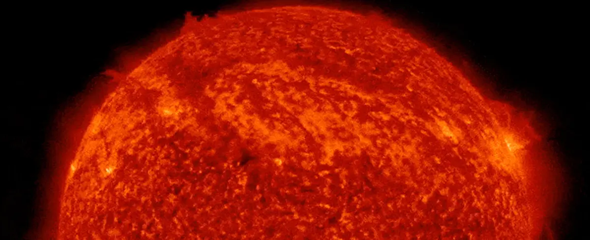 NASA descubre un extraño torbellino al norte del Sol