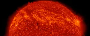 NASA descubre un extraño torbellino al norte del Sol