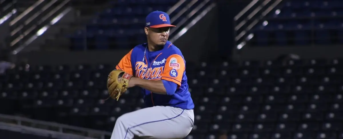 “Nunca es tarde para soñar” Ronald Medrano firma con los Royal de Kansas City