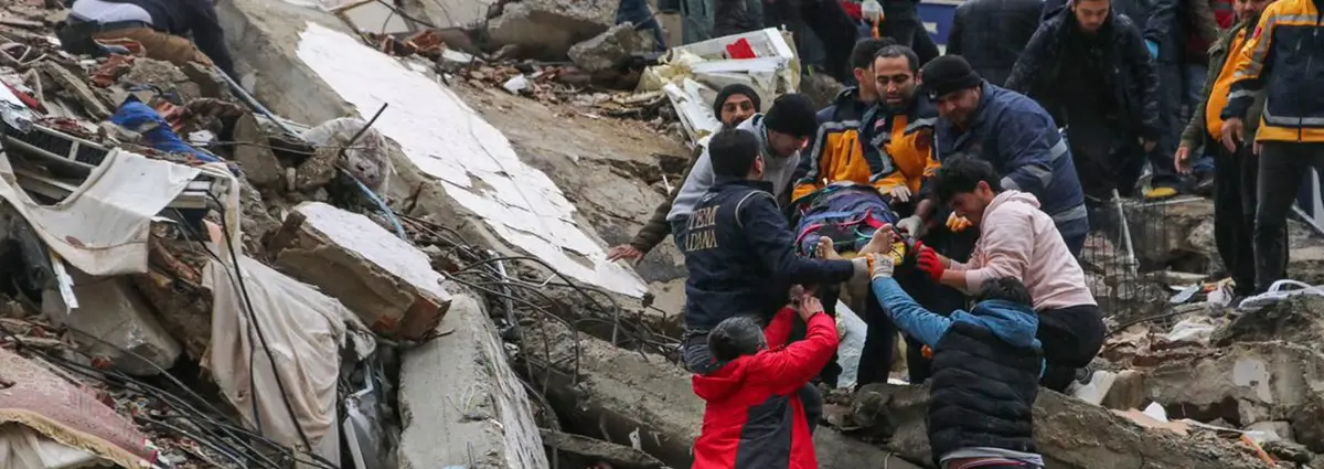 Cifra de muertos a causa del terremoto sobrepasa los 11.000 en Türkiye y Siria