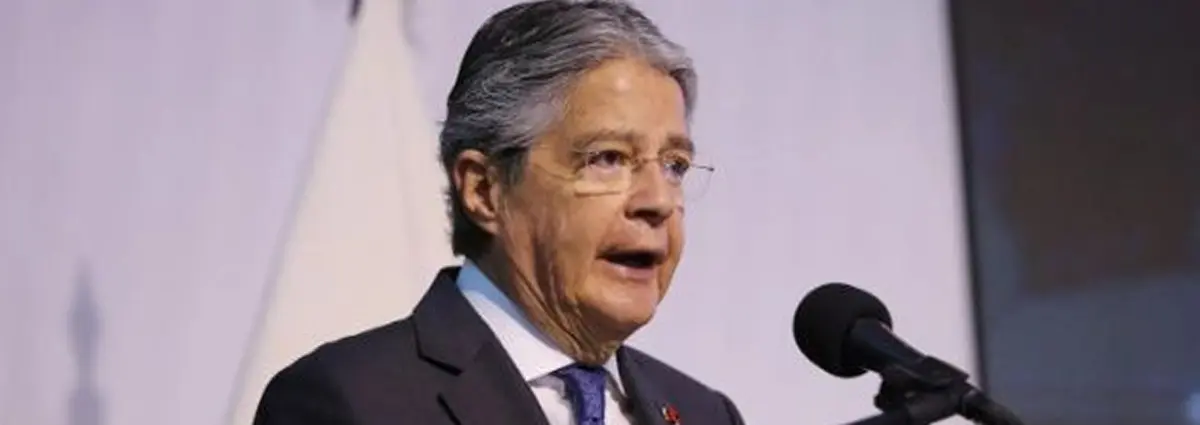 Presidente ecuatoriano es convocado a comparecer por trama de corrupción