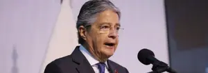 Presidente ecuatoriano es convocado a comparecer por trama de corrupción