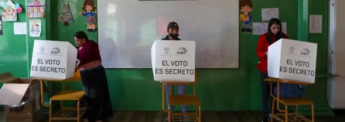 Electorado ecuatoriano rechaza referéndum impulsado por Lasso