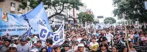 Manifestantes exigen democratizar el poder Judicial en Argentina