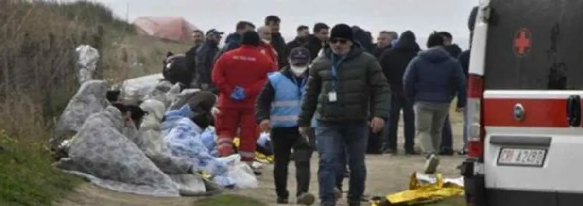 Al menos 40 migrantes mueren tras naufragio en costas de Italia