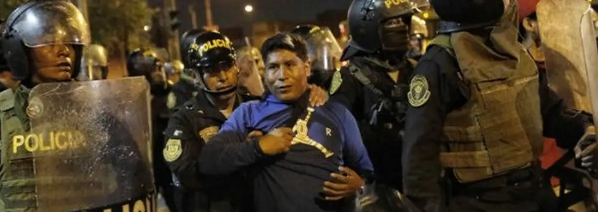 Policía peruana reprime protestas contra presidenta Boluarte
