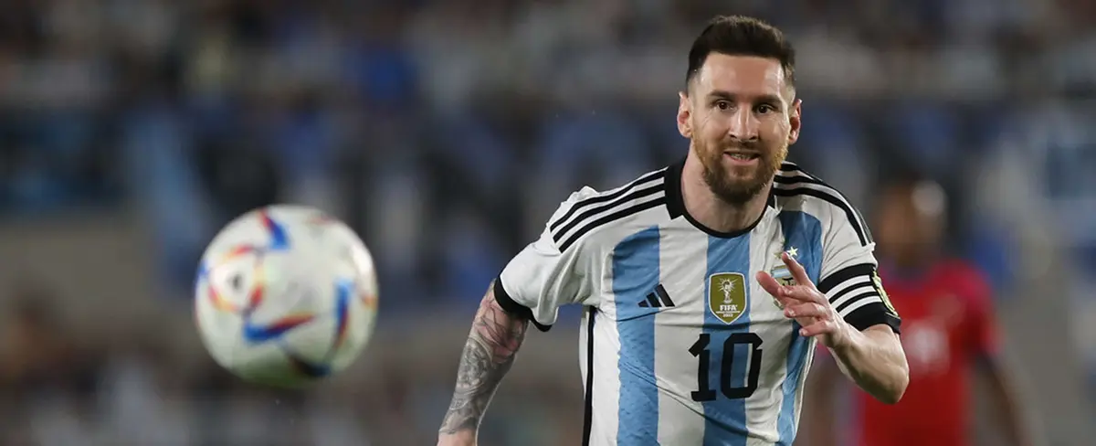 Lionel Messi, el mejor jugador del mundo marca su gol 100 con Argentina