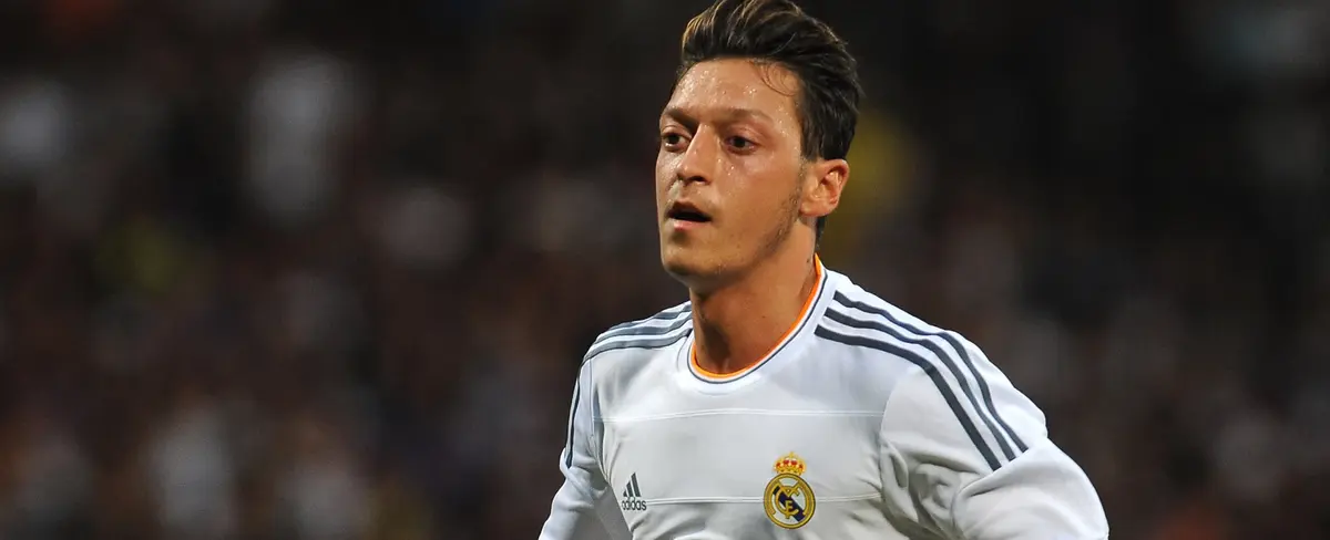 Mesut Ozil anuncia su retiro del fútbol profesional