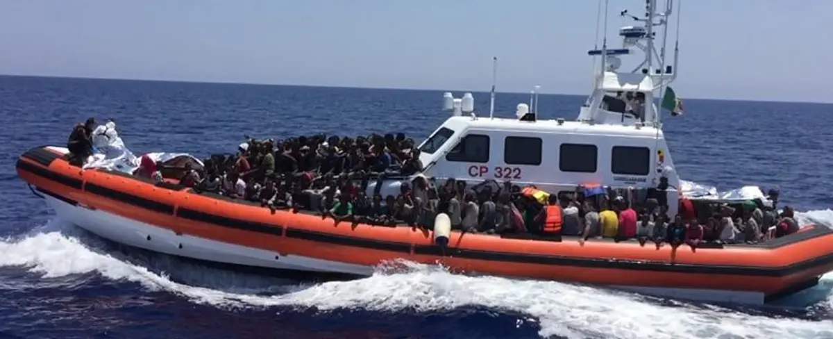 Mueren 5 migrantes y 28 desaparecen tras naufragar en las costas de Túnez