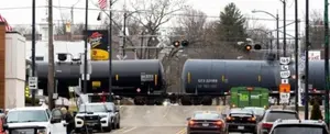 Tren con presunto material tóxico se descarrila en Arizona