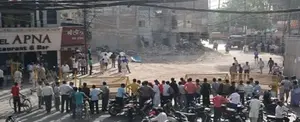 Ascienden a 35 los fallecidos por hundimiento de templo hindú