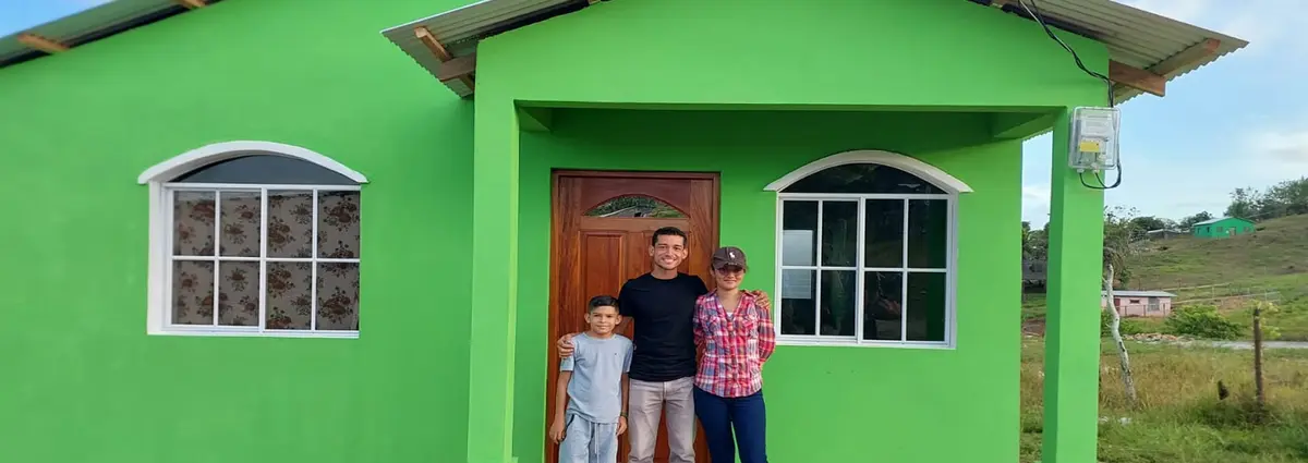 Familia de Bluefields es beneficiada con una vivienda digna a través del Gobierno