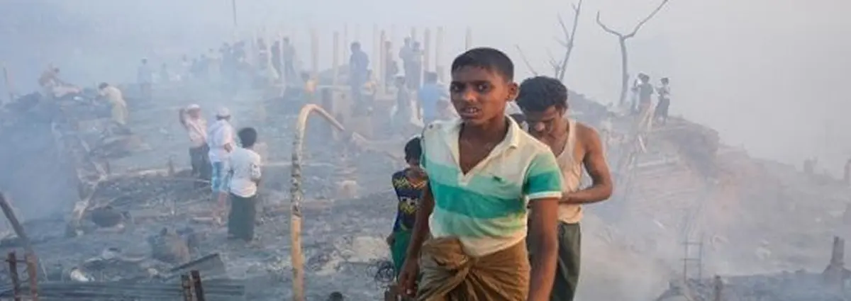 Incendio destruye un campamento de refugiados en Bangladesh